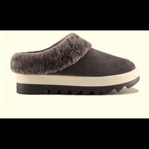 Cougar Pronya Shearling Mule